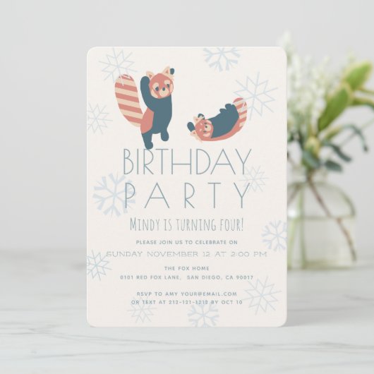 Red Pandas Snowflake Invitation de fête d'annivers (Debout devant)