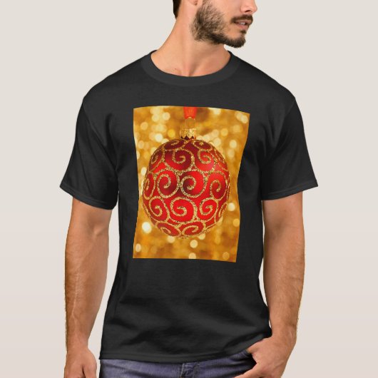Red Patterned Christmas Bauble on Bokeh Background T-shirt (Voorkant)