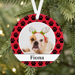 Red Pet Empreintes de pattes Custom Chien Nom Phot<br><div class="desc">Retrouvez sur votre sapin de Noël les membres de votre famille en peluche ! Ce design ornemental à motif empreinte de patte festif présente un design monogramme moderne qui peut être personnalisé avec votre nom de chien (ou chat) et leur photo. Rouge et blanc avec des empreintes de pattes noirs....</div>