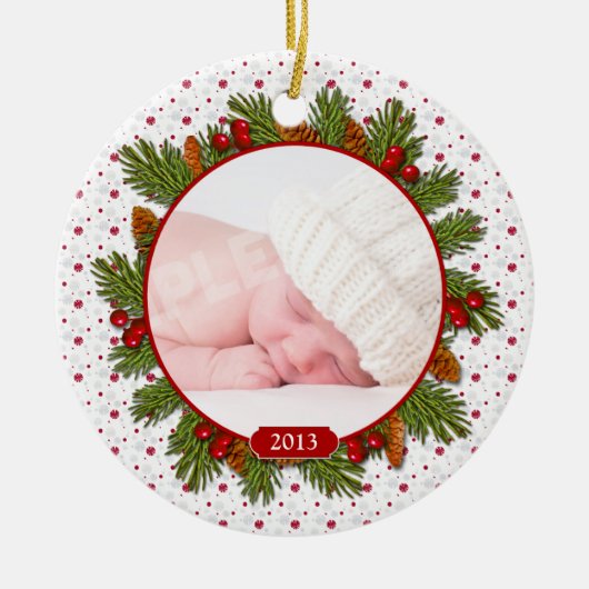 Red Pine koopt Holly Baby's eerste kerst Keramisch Ornament (Voorkant)