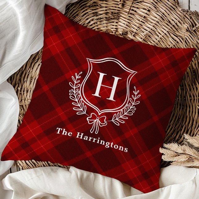 Red Plaid Winter Monogram Crest Initiaal Kussen (Creator heeft geüpload)