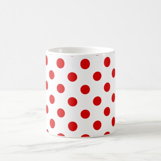Red Polka Dots Pattern op White Background Koffiemok (Center)
