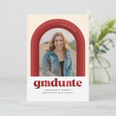 Red Retro Arch Faire-part de graduation (Debout devant)