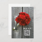 Red Rose Bouquet & Barn Wood Wedding QR Code RSVP Kaartje (Voorkant / Achterkant)