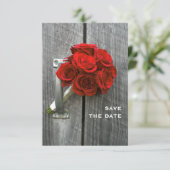 Red Rose Bouquet en Barnwood Wedding Save the Date (Staand voorkant)