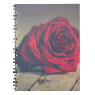 Red Rose op houten vloerplanken Art Print Notitieboek