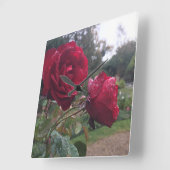 Red Rose Pair Vierkante Klok (Hoek)