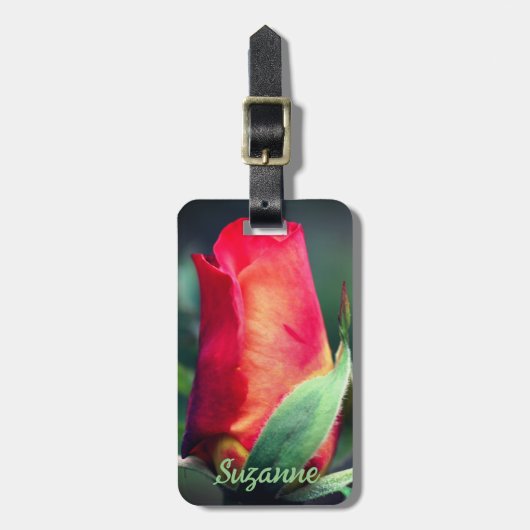 Red Rosebud Flower Personalized Bagagelabel (Voorkant verticaal)