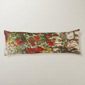 Red Roses Against a Stone Wall Lichaamskussen (Achterkant)