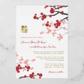 Red Sakura Golden Double Happiness Chinese Wedding Folie Uitnodiging (Achterkant)