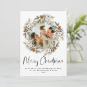 Red Script Elegante Botanische Krans Kerstmis Feestdagenkaart (Staand voorkant)