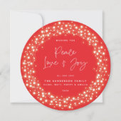 Red Script Font Peace Love+Joy Sparing Lights Feestdagenkaart (Voorkant)
