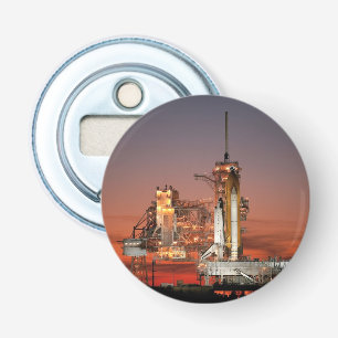 Red Sky voor Space Shuttle Atlantis Lancering Button Flesopener
