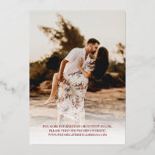 Red sluit zich aan bij ons Gold Script Photo Doubl Folie Uitnodiging (Achterkant)