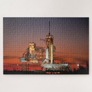 Red Space Shuttle Spaceship Atlantis op startpad Legpuzzel