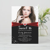 Red Sparkle Heart Sweet 16 Anniversaire Invitation (Debout devant)