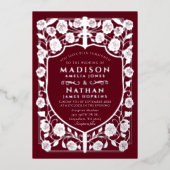 Red Sword Shield middeleeuwse monogram bruiloft Folie Uitnodiging (Voorkant)