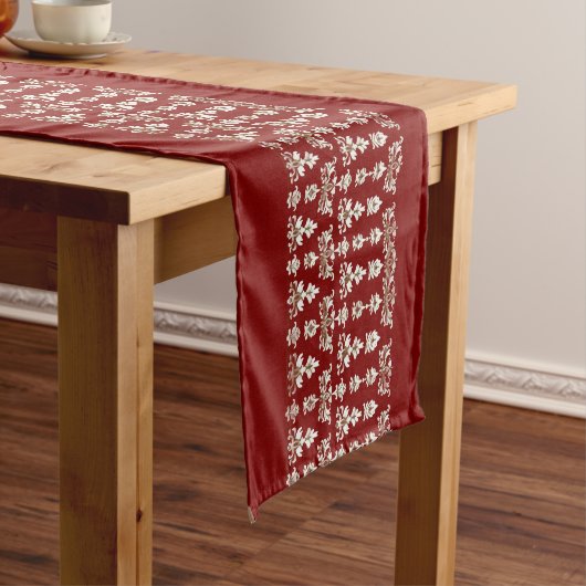Red Table Runner with Elegant White Center Design Lange Tafelloper (Voorbeeld)