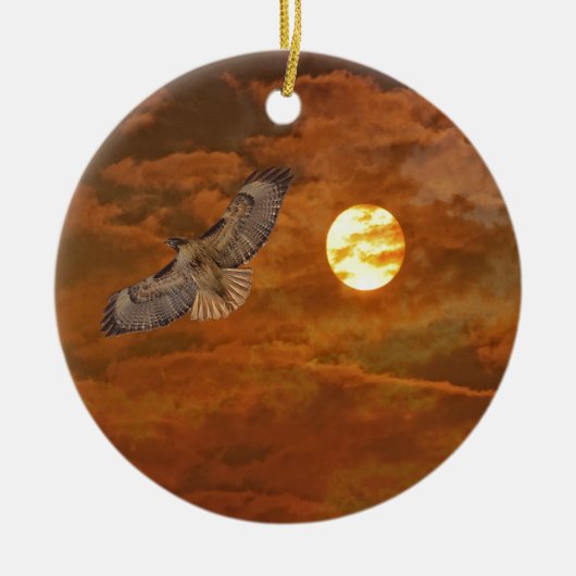 Red Tailed Hawk en Rode Skies Keramisch Ornament (Voorkant)