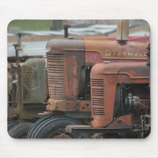 Red Tractor Lineup Mousepad Muismat (Voorkant)