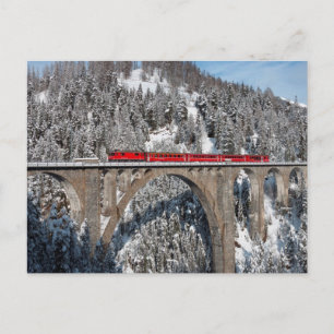 Red Train Pine Snow Covering Mountains Zwitserland Briefkaart