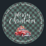 Red Truck Green Christmas Retourner l'adresse Étiq<br><div class="desc">Créez de magnifiques étiquettes d'adresse de retour de Noël avec un camion rouge classique sur un motif de plaid de buffle vert. Personnalisez facilement ces étiquettes verts à damiers Noël avec votre nom et adresse de famille.</div>
