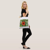 Red Tulip Tote Bag (Sur le modèle)