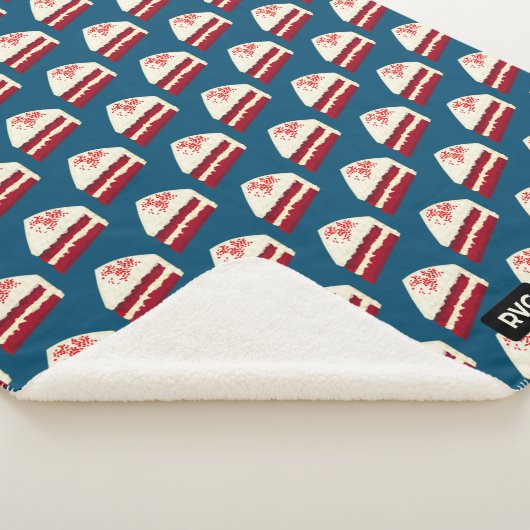 Red Velvet Frosted Cake Slice met uw Initialen Sherpa Deken (3/4)