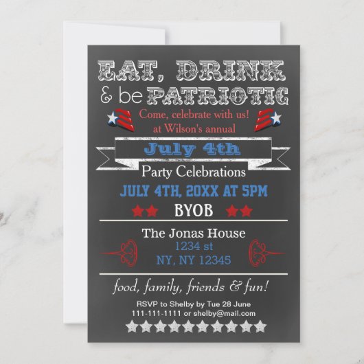 Red White Blue Chalkboard Juli 4e partij nodigt ui Kaart (Voorkant)