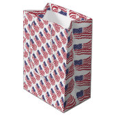 Red White Blue Flag Pattern Design Medium Gift Bag Cadeauzakje (Achterkant Gekanteld)