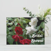 Red White Roses Bridal Wedding Shower Uitnodiging (Staand voorkant)