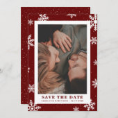 Red Winter Holiday Enregistrer la date Carte photo (Devant / Derrière)