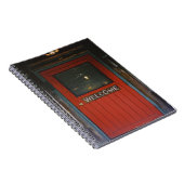 RED WOODEN GESLOTEN DEUR NOTITIEBOEK (Rechterzijde)