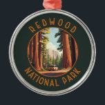 Redwood National Park Cercle en détresse rétro<br><div class="desc">Design d'illustration vectorielle de séquoia. Le parc protège de vastes prairies,  des forêts de chênes,  des rivières sauvages et 60 miles de côtes accidentées.</div>