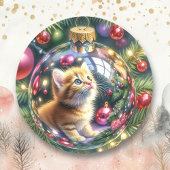 Reflectie van kitten in een kerstversiering ronde sticker