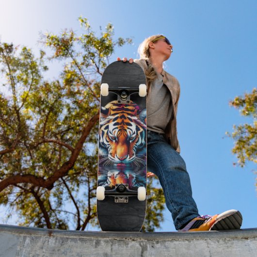 Reflectie van Tiger Drink Water Skateboard (Buiten 1)