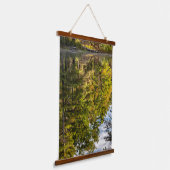 Reflecties in Red Eagle Pond | Witte bergen Hangend Wandkleed (Gebogen)