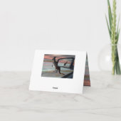 Reflecties van het wild: een kangoeroe op het stra kaart (Achterkant)