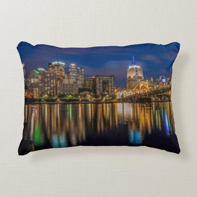 Reflecties van Pittsburgh Decoratief Kussen (Voorkant)
