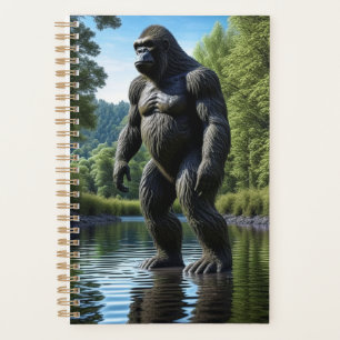 Reflet de Bigfoot musclé dans l'eau
