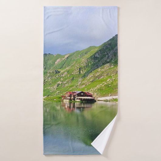 Reflet du lac Bâlea – Impression alpine des Carpat (Serviette de bain)