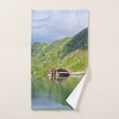 Reflet du lac Bâlea – Impression alpine des Carpat (Serviette à main)