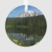 Réflexion du lac Rainier avec Fleurs sauvages (dos)