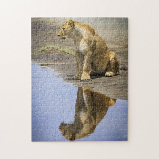 Réflexion d'un puzzle de lionne (Vertical)