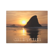 Réflexion sur le coucher du soleil de la côte cali