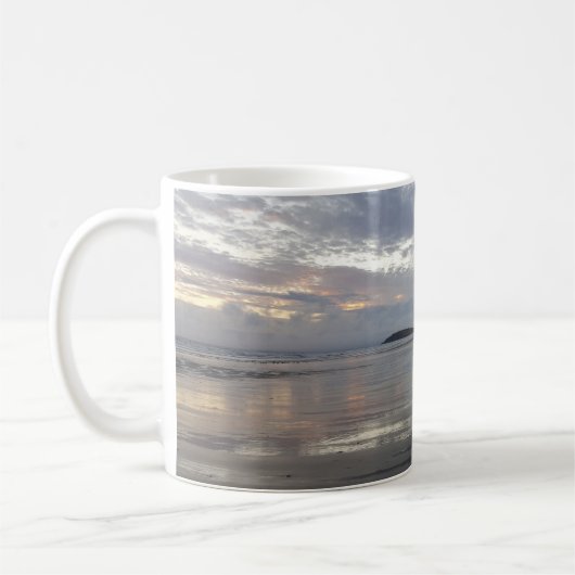 Réflexions sur la tasse de plage de péninsule de (Gauche)