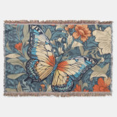 Regal Butterfly temidden van William Morris Floral Deken (Voorkant)
