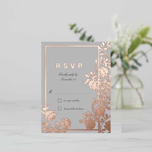 Regal Roos Gouden Bloemen Grijs Bruiloft RSVP Folie Uitnodiging Briefkaart (Staand Voorkant)