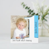 Regard de garçon qui tourne 1 invitation (Debout devant)