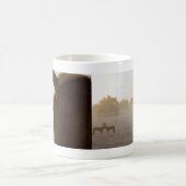 Regard Sur La Mug De Café (Centre)